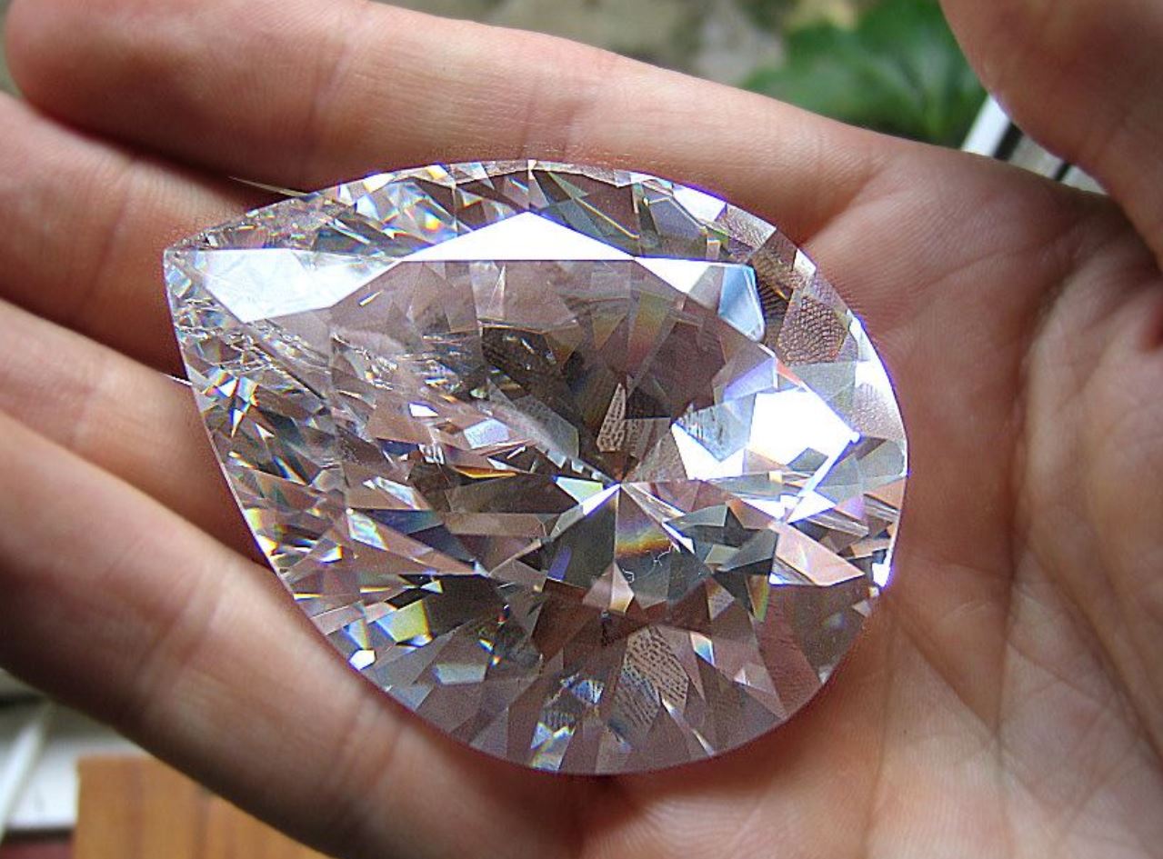 Найти алмаз среди. Алмаз Куллинан. Куллинан звезда Африки. Алмаз Куллинан 1.