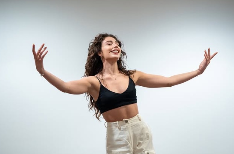 Kübrasu Türkeri Kimdir? Hayatı, Kariyeri ve Başarıları