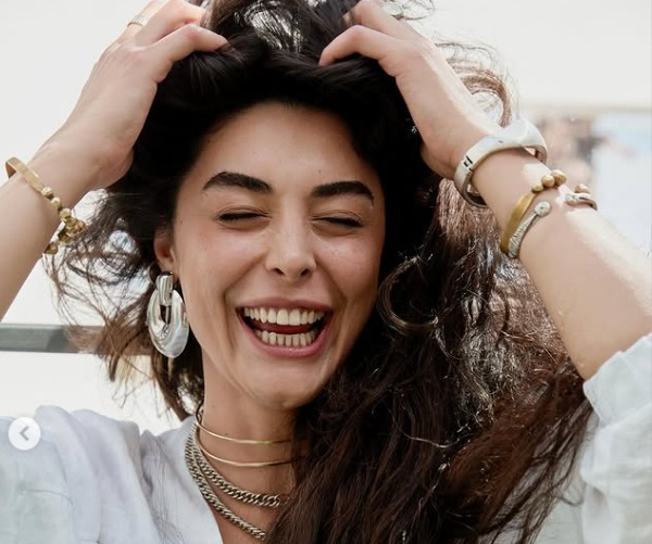 Büşra Cebe Kimdir?