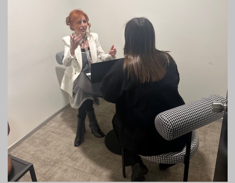 İstanbul’da İngilizce Öğrenmenin Etkili Yolu ve Konuşma Pratiği Yöntemleri