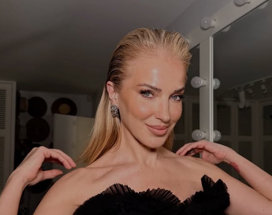 Burcu Esmersoy Kimdir?