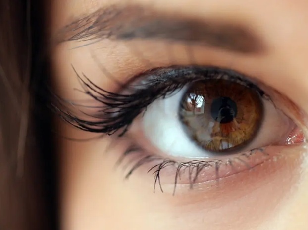 Göz Rengi Açtırma ve Laser Depigmentation Arasındaki İlişki